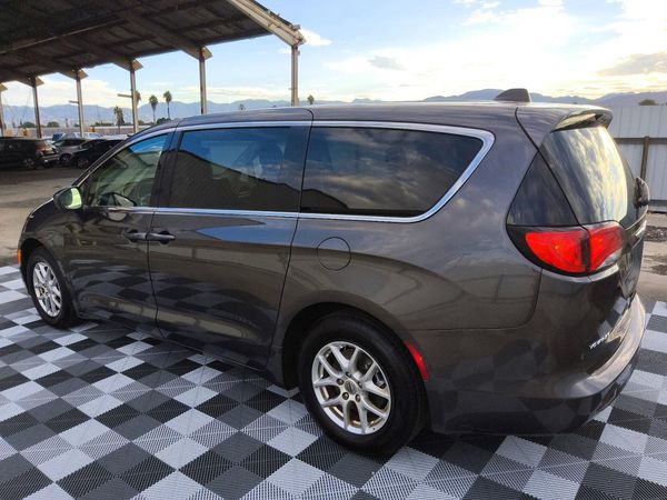 2023 CHRYSLER VOYAGER LX