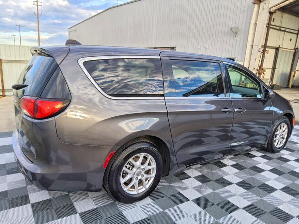 2023 CHRYSLER VOYAGER LX