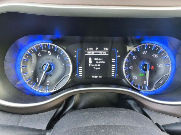 2023 CHRYSLER VOYAGER LX