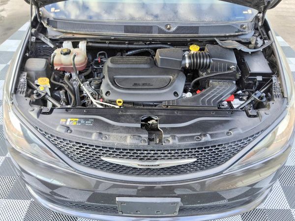 2023 CHRYSLER VOYAGER LX