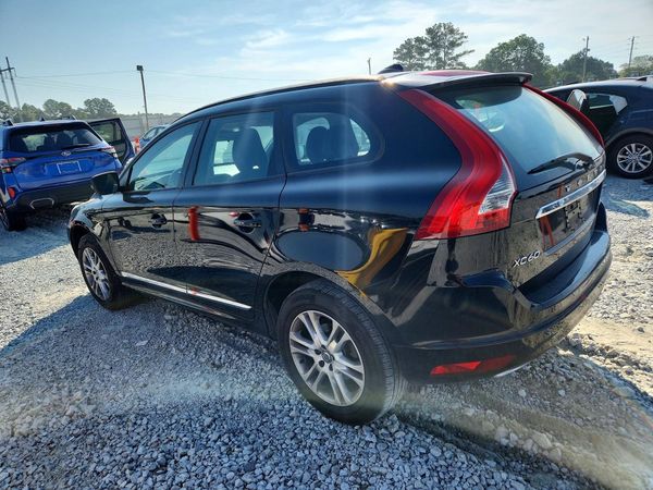 2015 VOLVO XC60 Base (non R design)