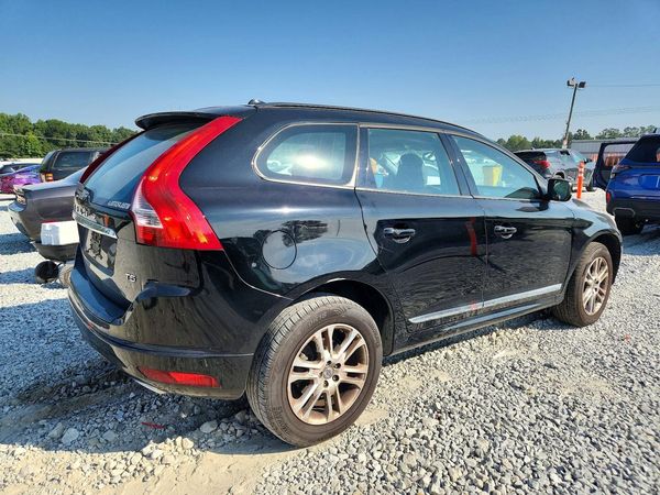 2015 VOLVO XC60 Base (non R design)