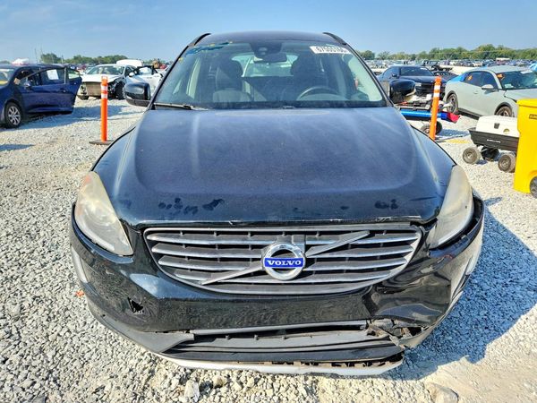 2015 VOLVO XC60 Base (non R design)