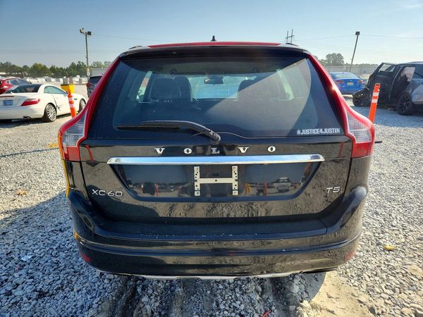 2015 VOLVO XC60 Base (non R design)
