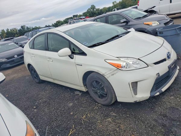 2015 TOYOTA PRIUS