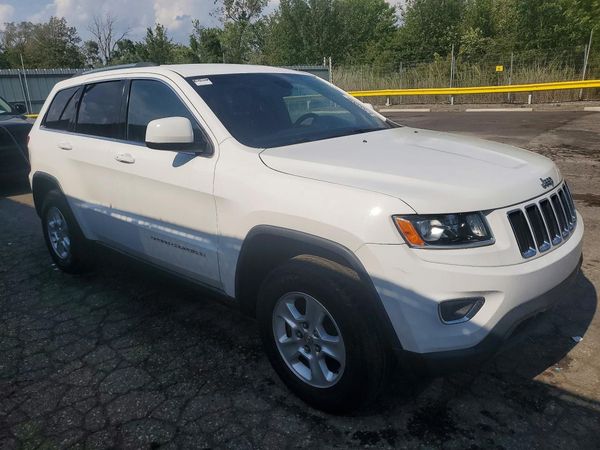 2016 JEEP GRAND CHEROKEE Laredo — Passenger 3/4