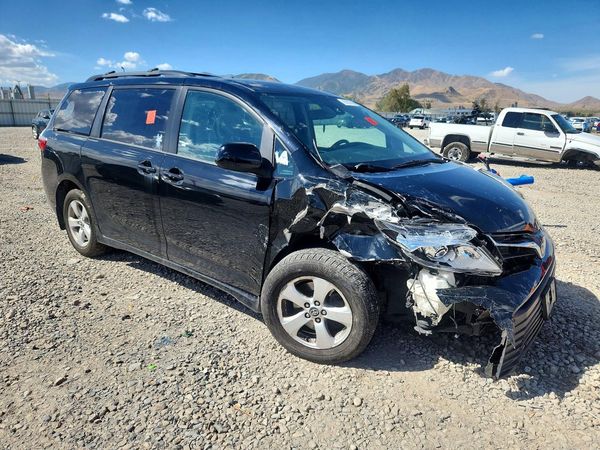 2020 TOYOTA SIENNA E grade — Passenger 3/4