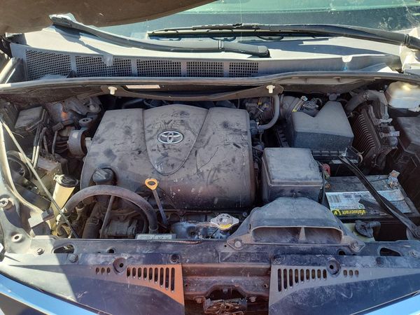 2020 TOYOTA SIENNA E grade — Engine bay
