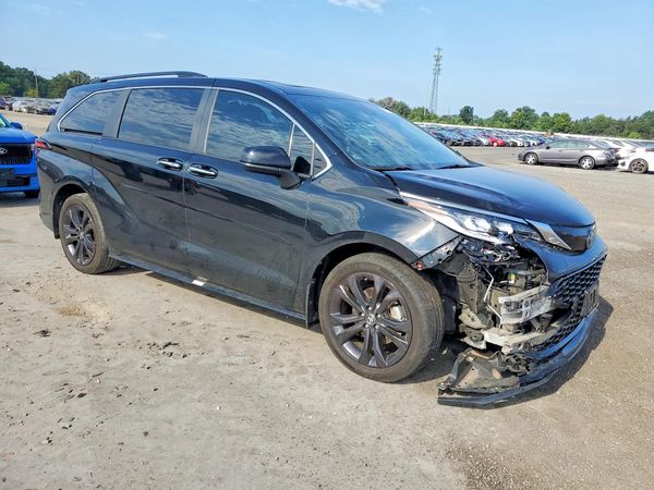2024 TOYOTA SIENNA XSE — Passenger 3/4