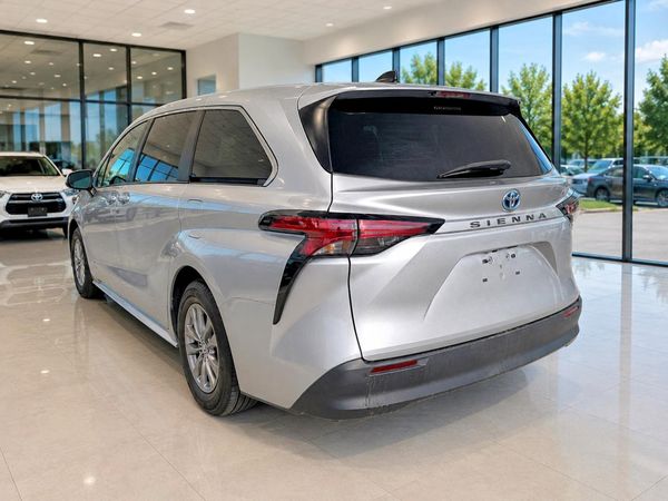 2022 TOYOTA SIENNA LE