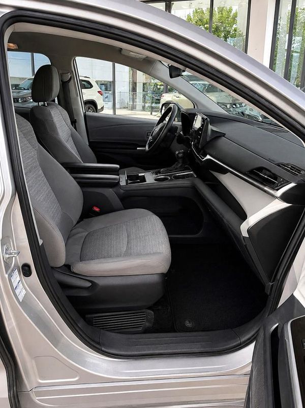 2022 TOYOTA SIENNA LE