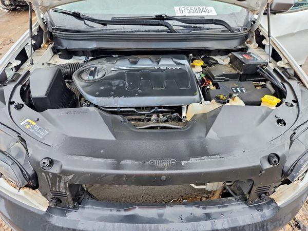 2019 JEEP CHEROKEE Trailhawk — Engine bay