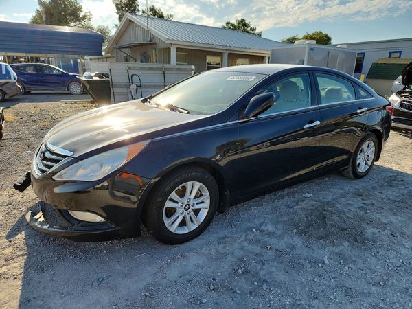 2013 HYUNDAI SONATA GLS/ GLS Popular — Front 3/4