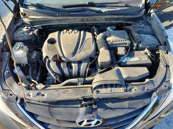 2013 HYUNDAI SONATA GLS/ GLS Popular — Engine bay