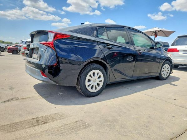 2019 TOYOTA PRIUS