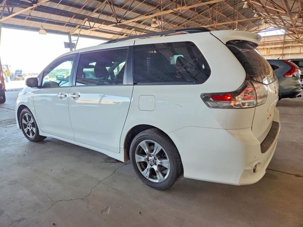 2019 TOYOTA SIENNA SE/SE Premium