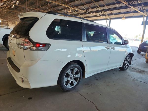 2019 TOYOTA SIENNA SE/SE Premium
