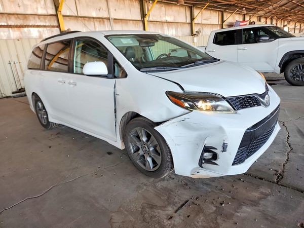 2019 TOYOTA SIENNA SE/SE Premium