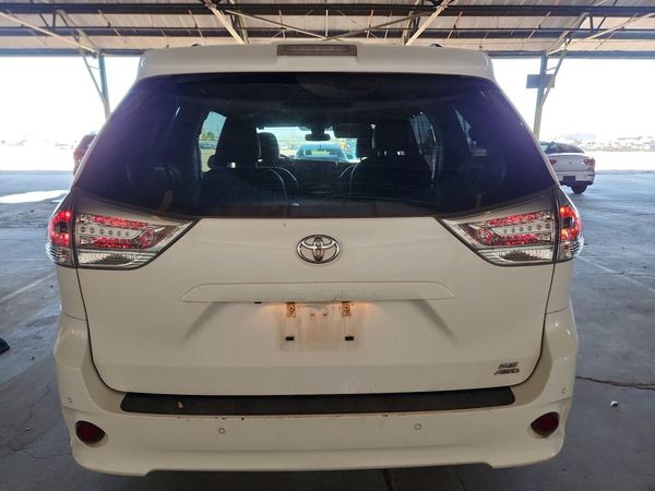 2019 TOYOTA SIENNA SE/SE Premium
