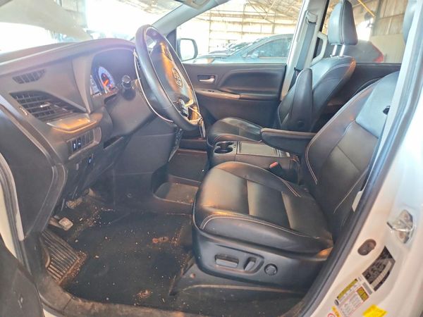 2019 TOYOTA SIENNA SE/SE Premium