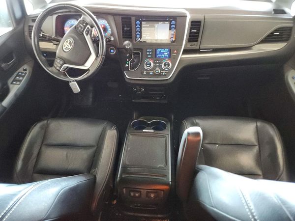 2019 TOYOTA SIENNA SE/SE Premium