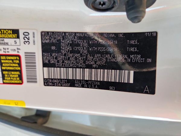 2019 TOYOTA SIENNA SE/SE Premium