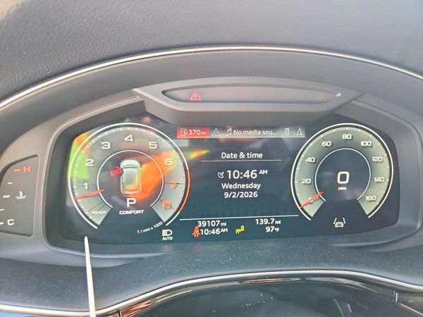 2023 AUDI Q8 quattro Premium
