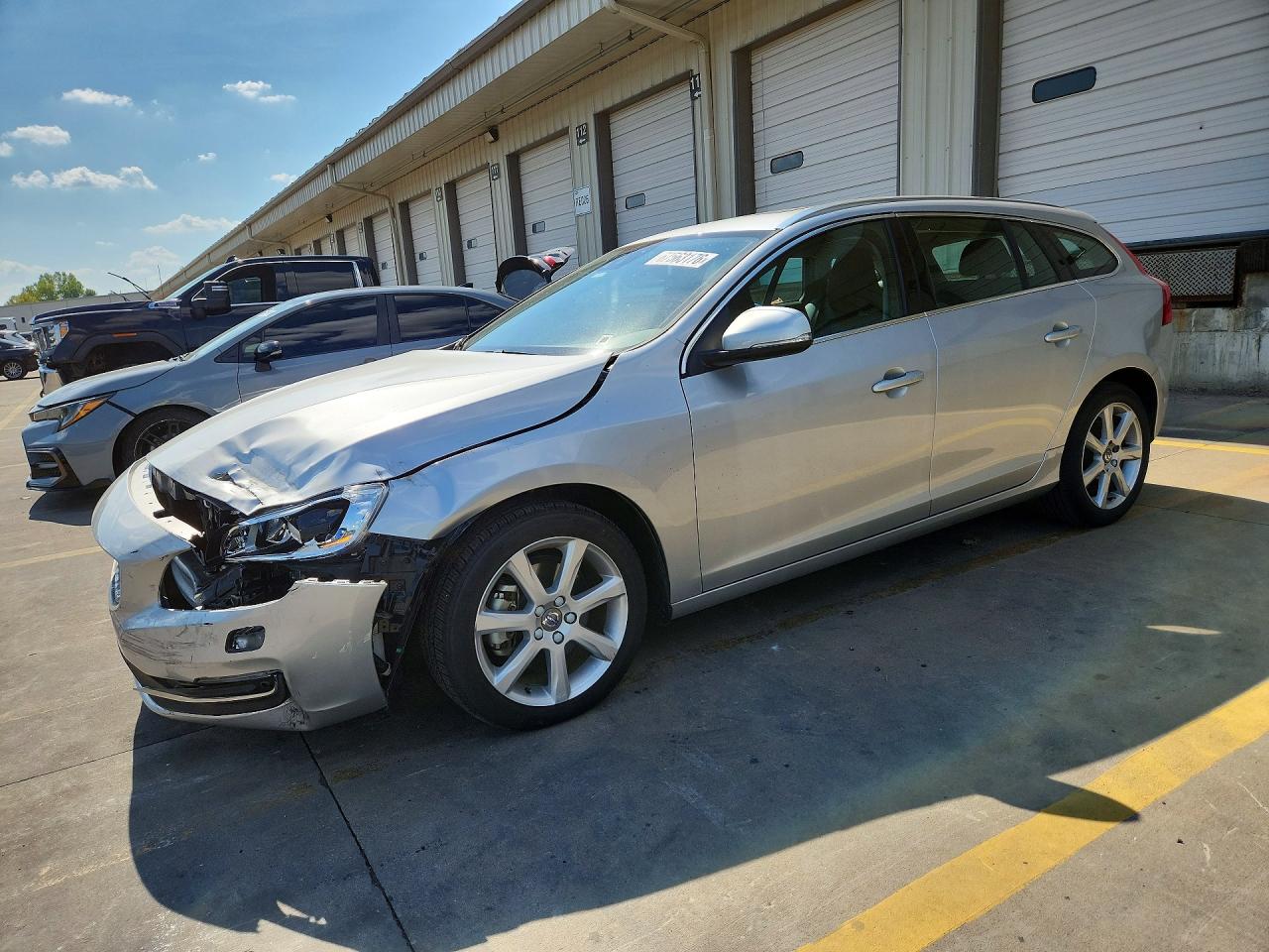 2017 VOLVO V60 Platinum