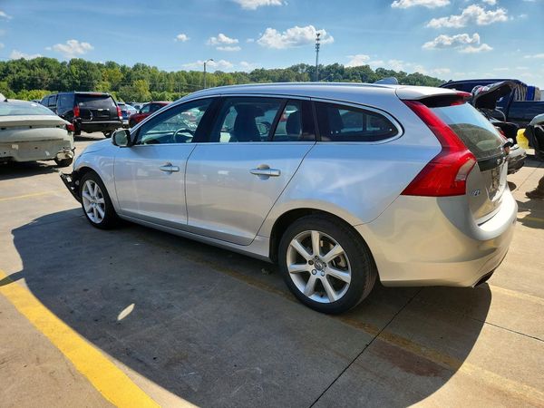 2017 VOLVO V60 Platinum