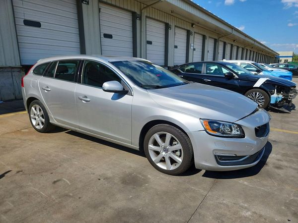 2017 VOLVO V60 Platinum