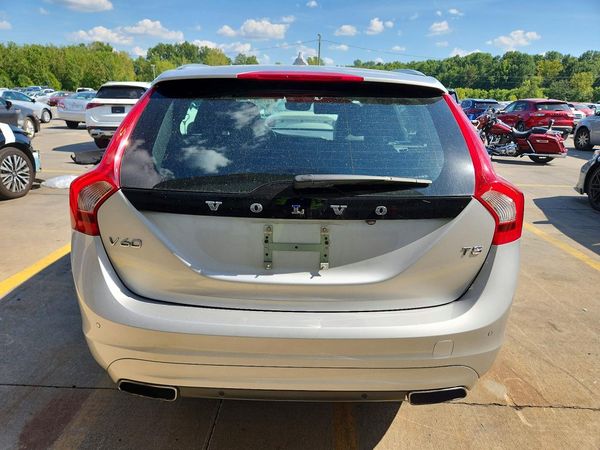 2017 VOLVO V60 Platinum