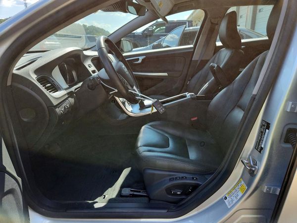2017 VOLVO V60 Platinum