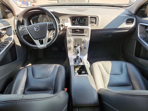 2017 VOLVO V60 Platinum