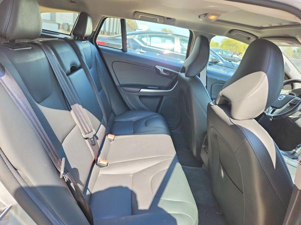 2017 VOLVO V60 Platinum