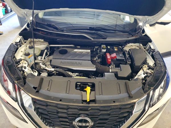 2023 NISSAN ROGUE SV — Engine bay