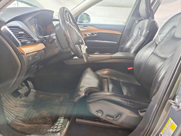2016 VOLVO XC90
