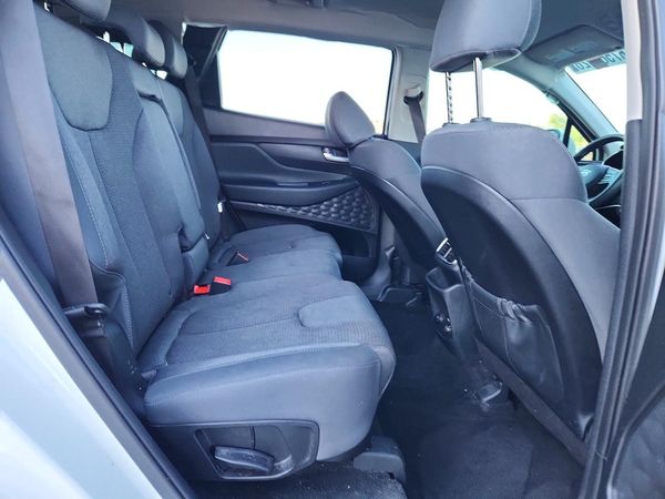 2019 HYUNDAI SANTA FE SE