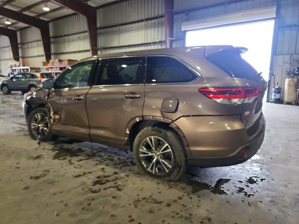 2018 TOYOTA HIGHLANDER LE