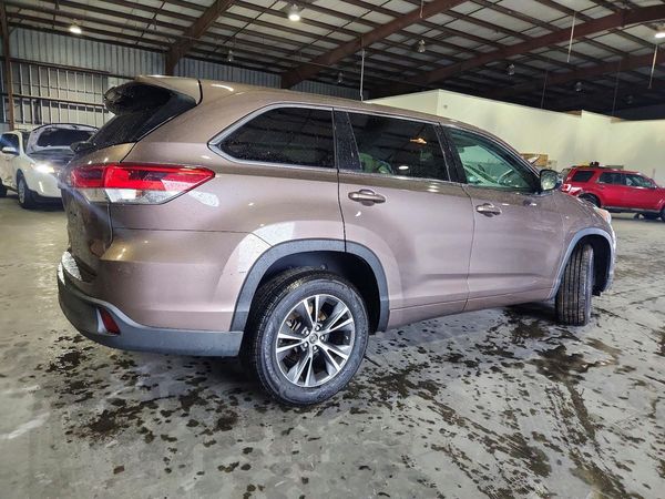 2018 TOYOTA HIGHLANDER LE