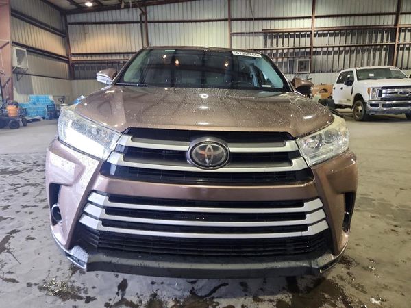 2018 TOYOTA HIGHLANDER LE