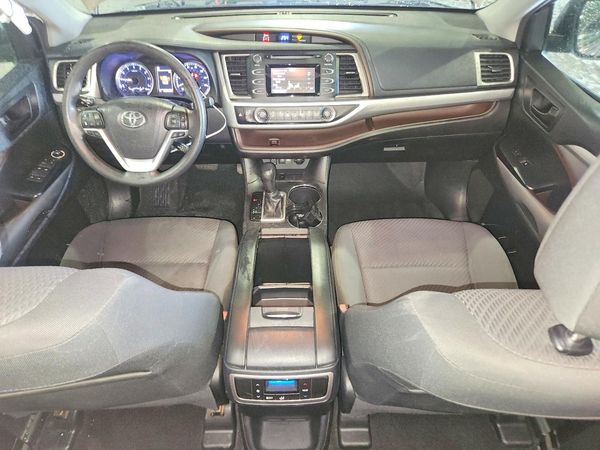 2018 TOYOTA HIGHLANDER LE
