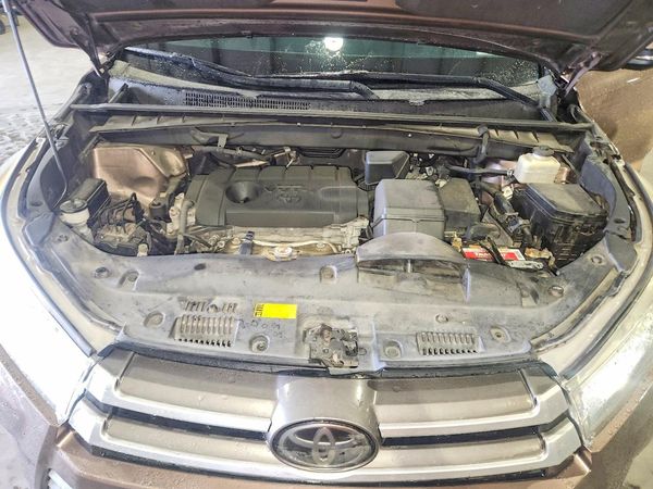 2018 TOYOTA HIGHLANDER LE
