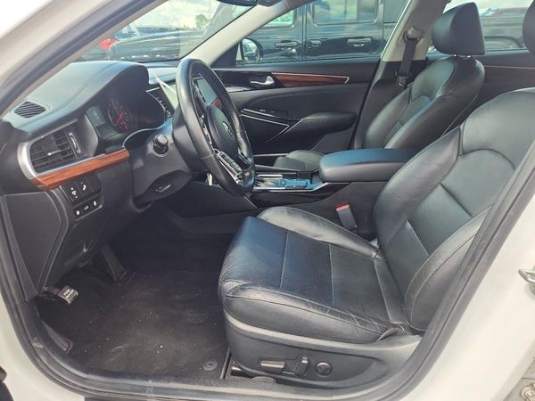 2017 KIA CADENZA