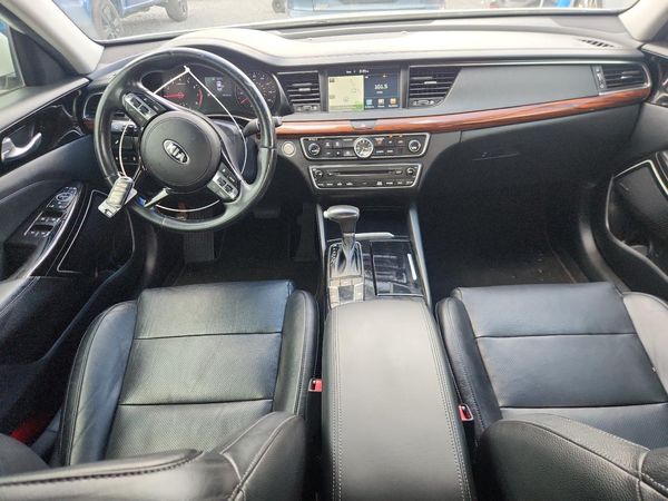 2017 KIA CADENZA