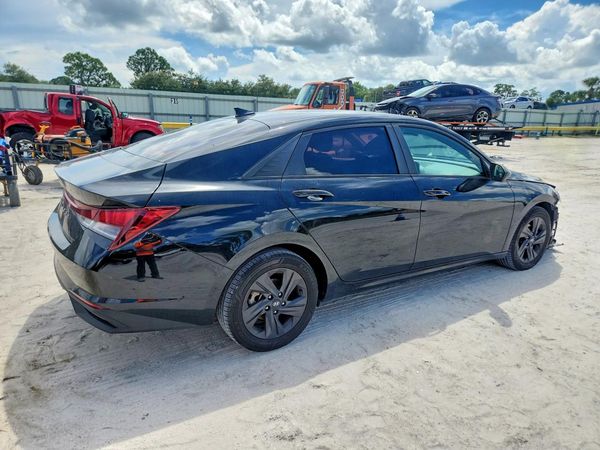 2022 HYUNDAI ELANTRA
