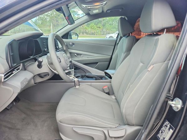 2022 HYUNDAI ELANTRA