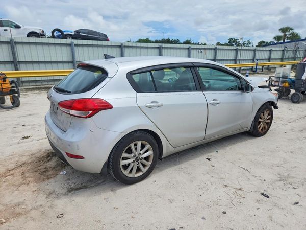 2017 KIA FORTE5