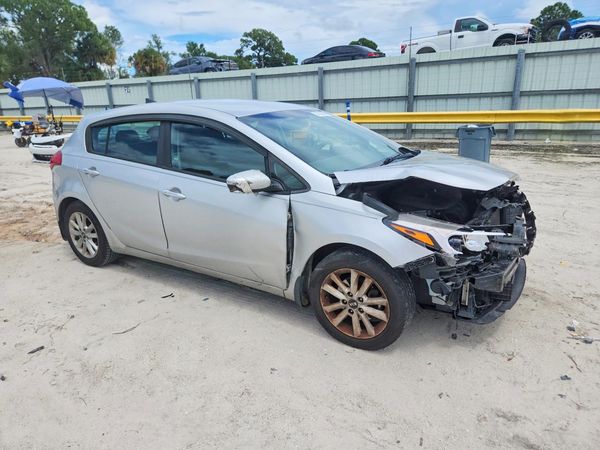 2017 KIA FORTE5