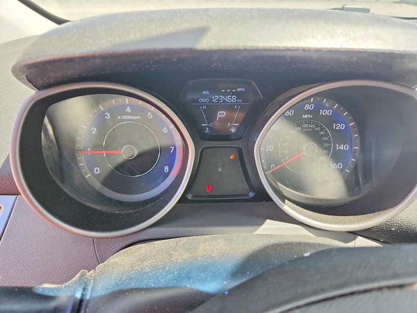 2013 HYUNDAI ELANTRA