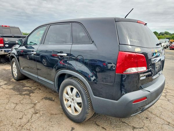 2013 KIA SORENTO Base / LX